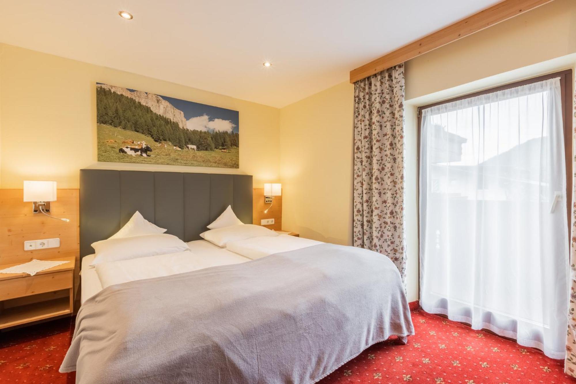 Hotel Schoenegg Seefeld in Tirol Room photo