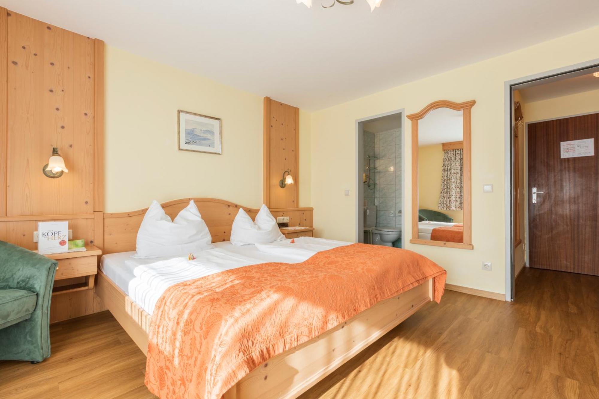 Hotel Schoenegg Seefeld in Tirol Room photo