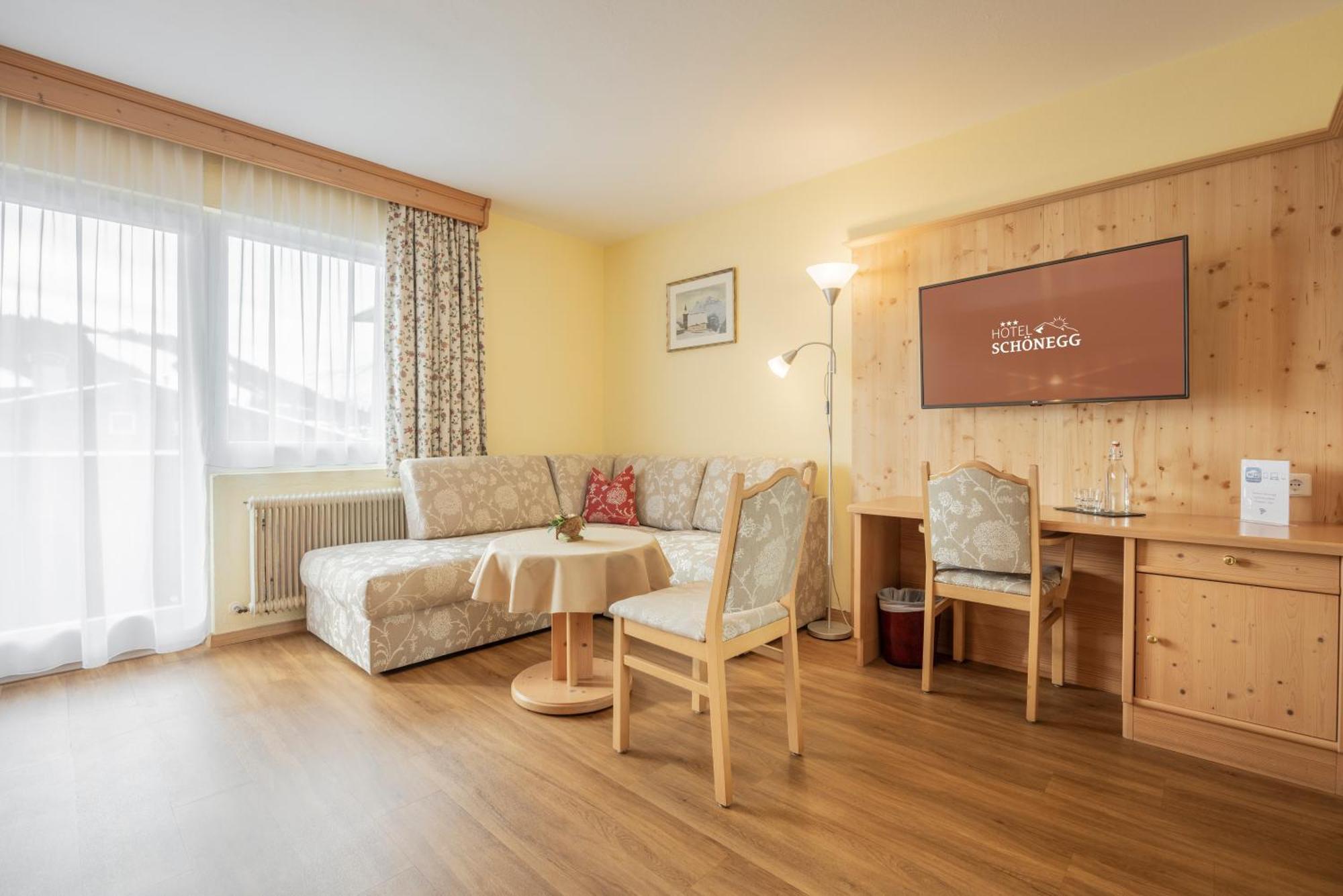 Hotel Schoenegg Seefeld in Tirol Room photo
