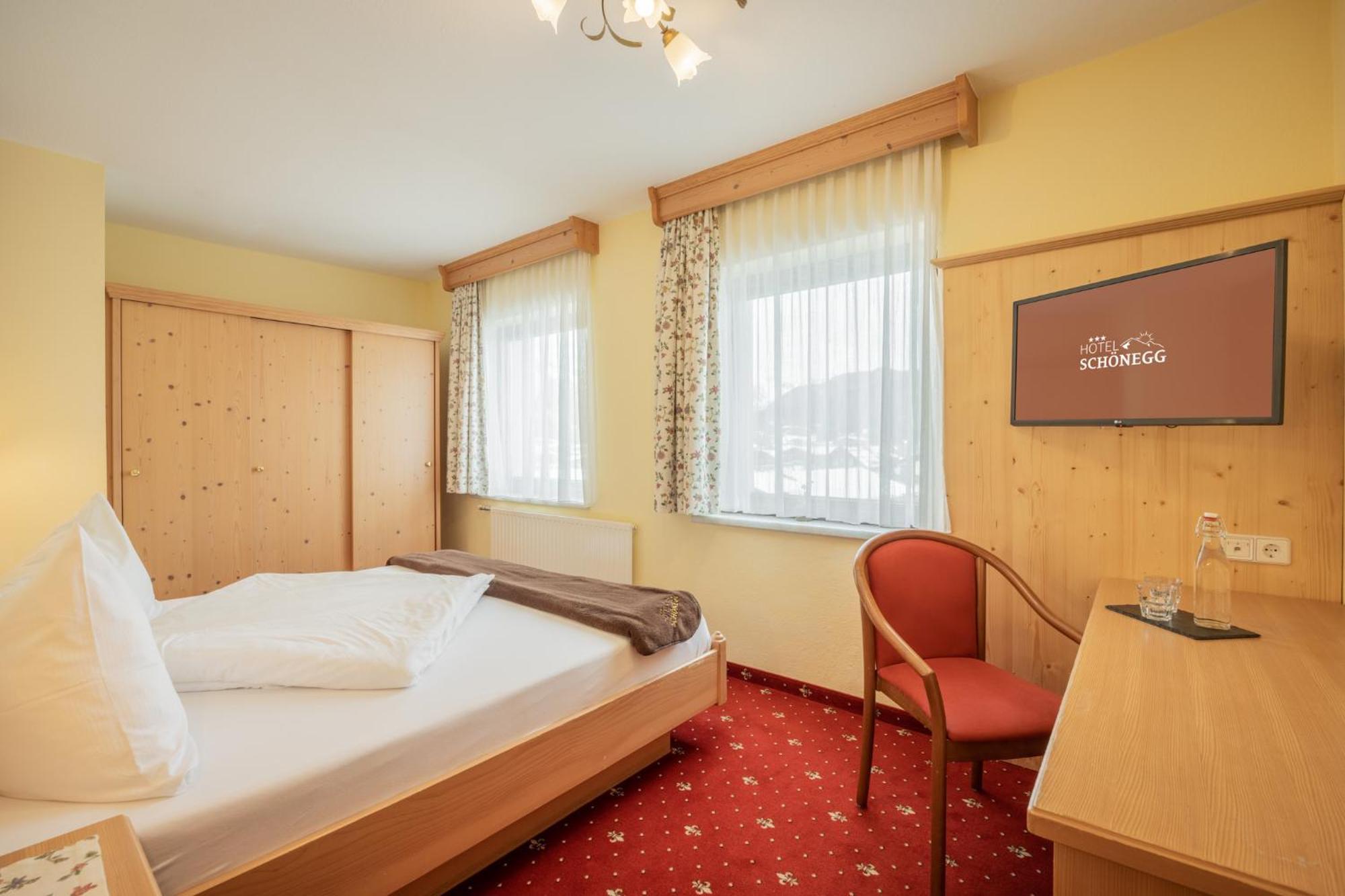 Hotel Schoenegg Seefeld in Tirol Room photo