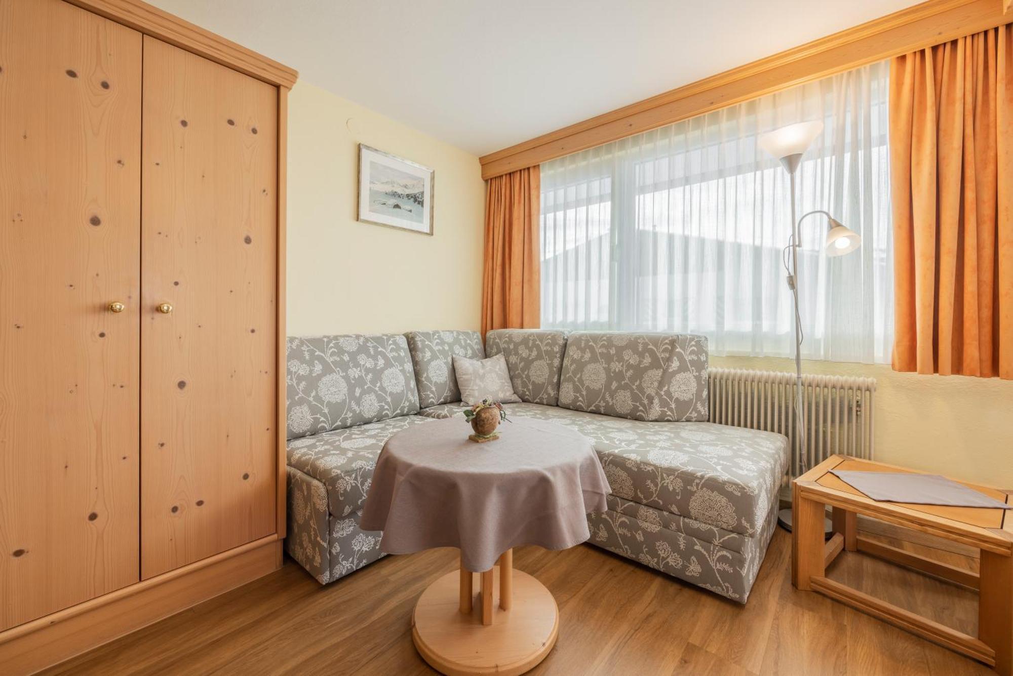 Hotel Schoenegg Seefeld in Tirol Room photo