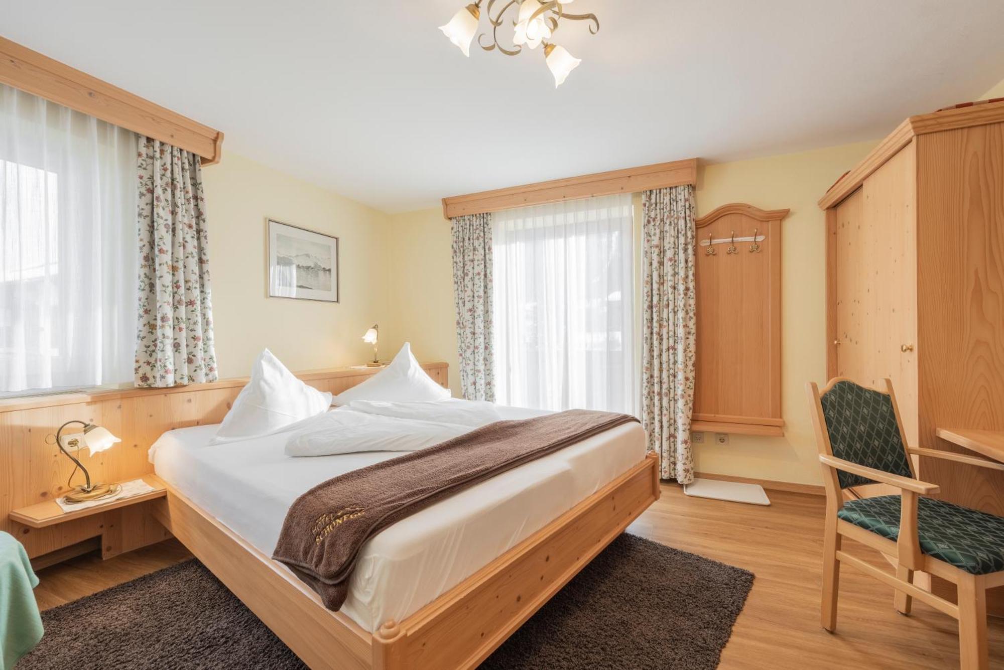 Hotel Schoenegg Seefeld in Tirol Room photo