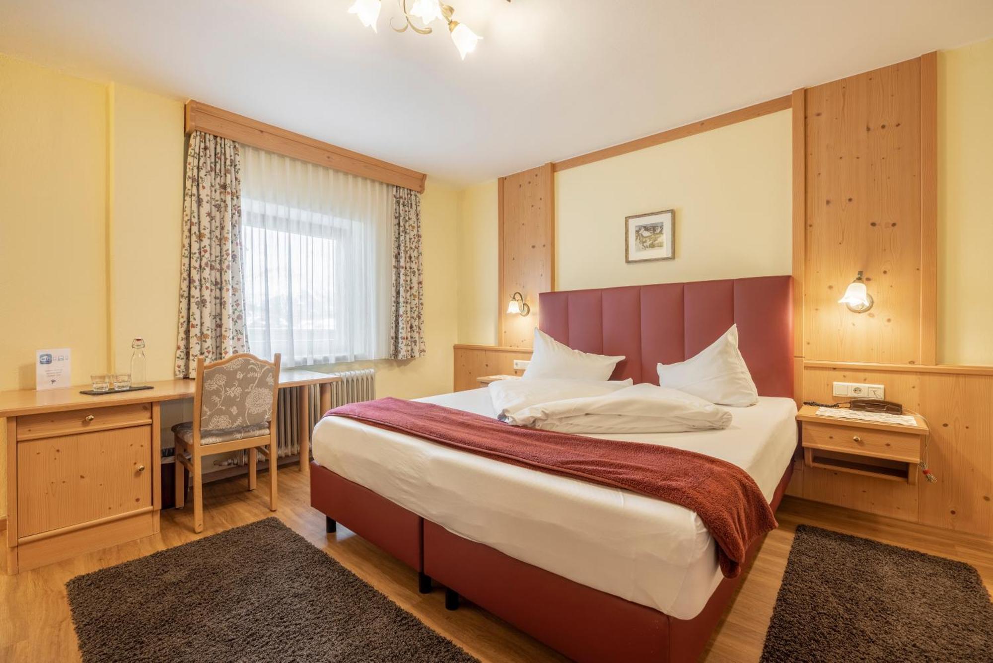 Hotel Schoenegg Seefeld in Tirol Room photo