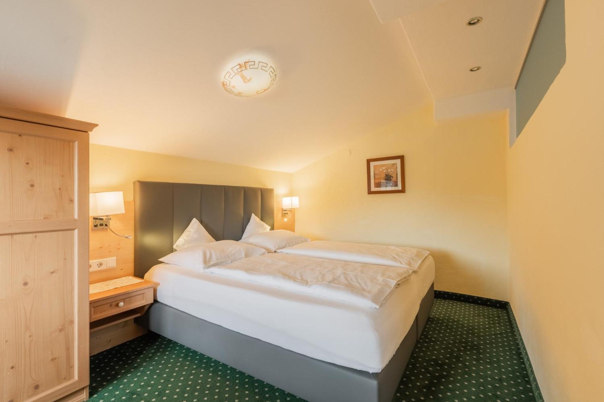 Hotel Schoenegg Seefeld in Tirol Room photo