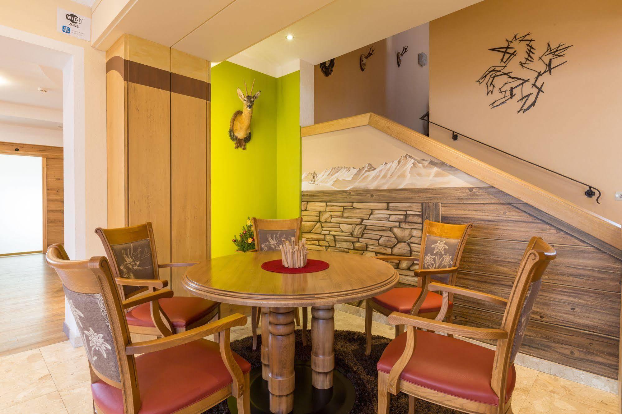 Hotel Schoenegg Seefeld in Tirol Exterior photo